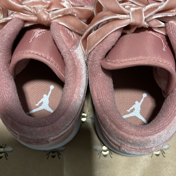 Pink velvet Jordan’s - Picture 5 of 6